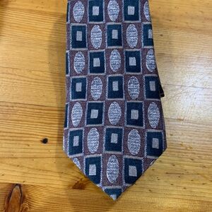Geometric Patterned Brown Tie
